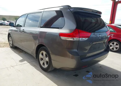 2011 Toyota Sienna Le V6 z USA, uszkodzony, nr VIN 5TDKK3DC6BS007396